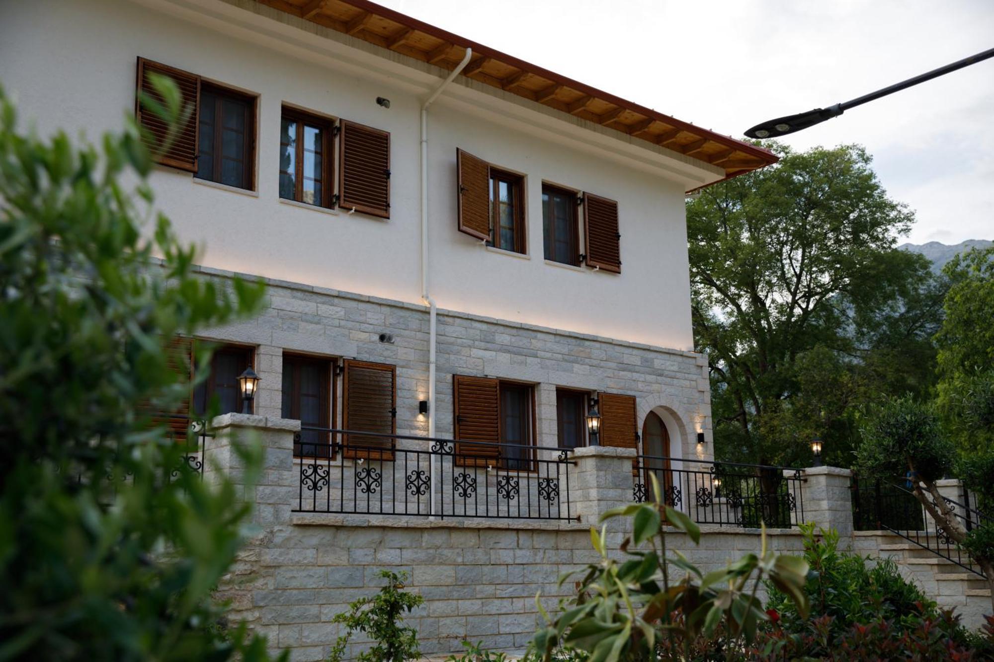 Hotel Bujtina Sophie Libohove Esterno foto