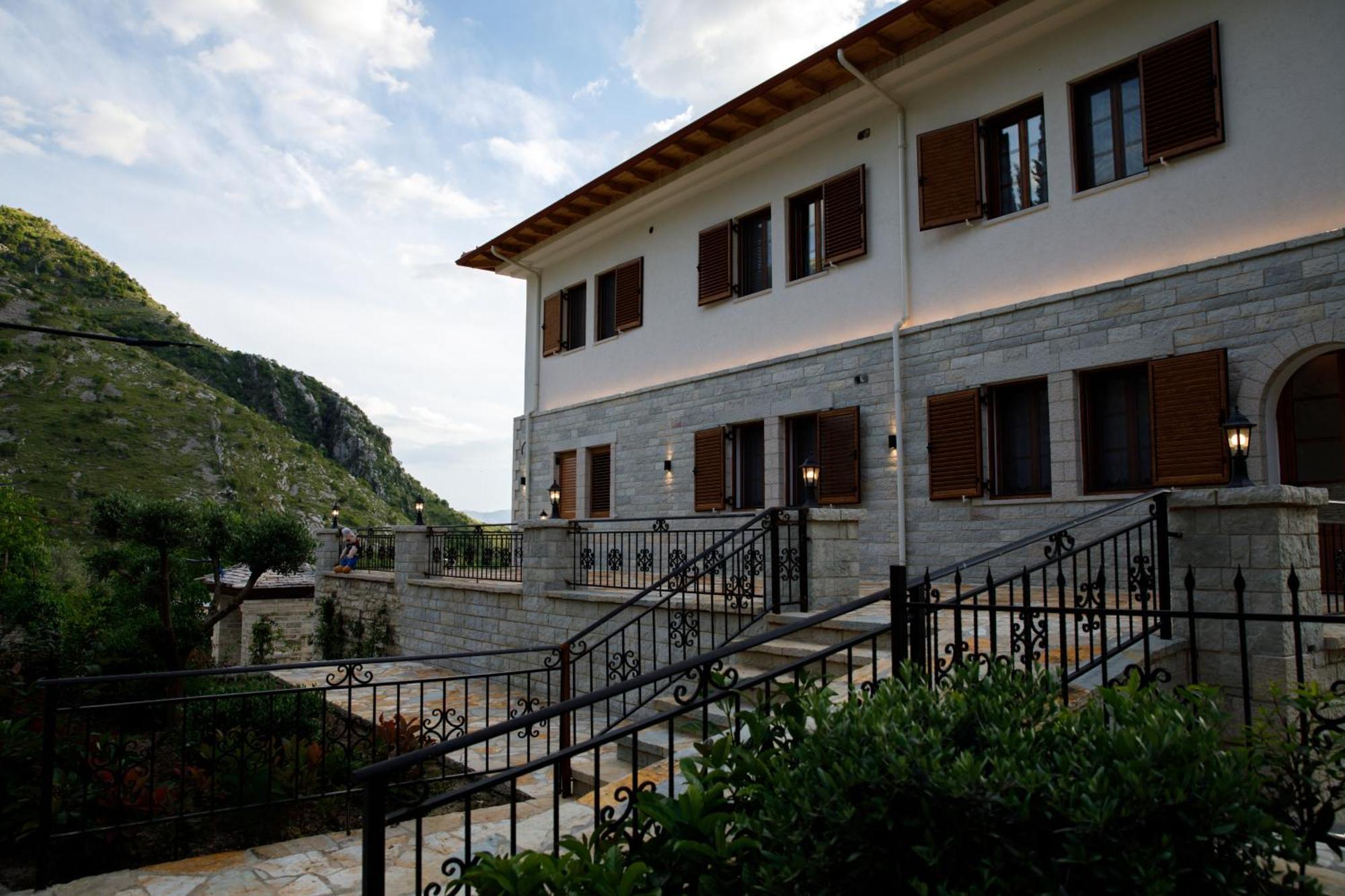 Hotel Bujtina Sophie Libohove Esterno foto