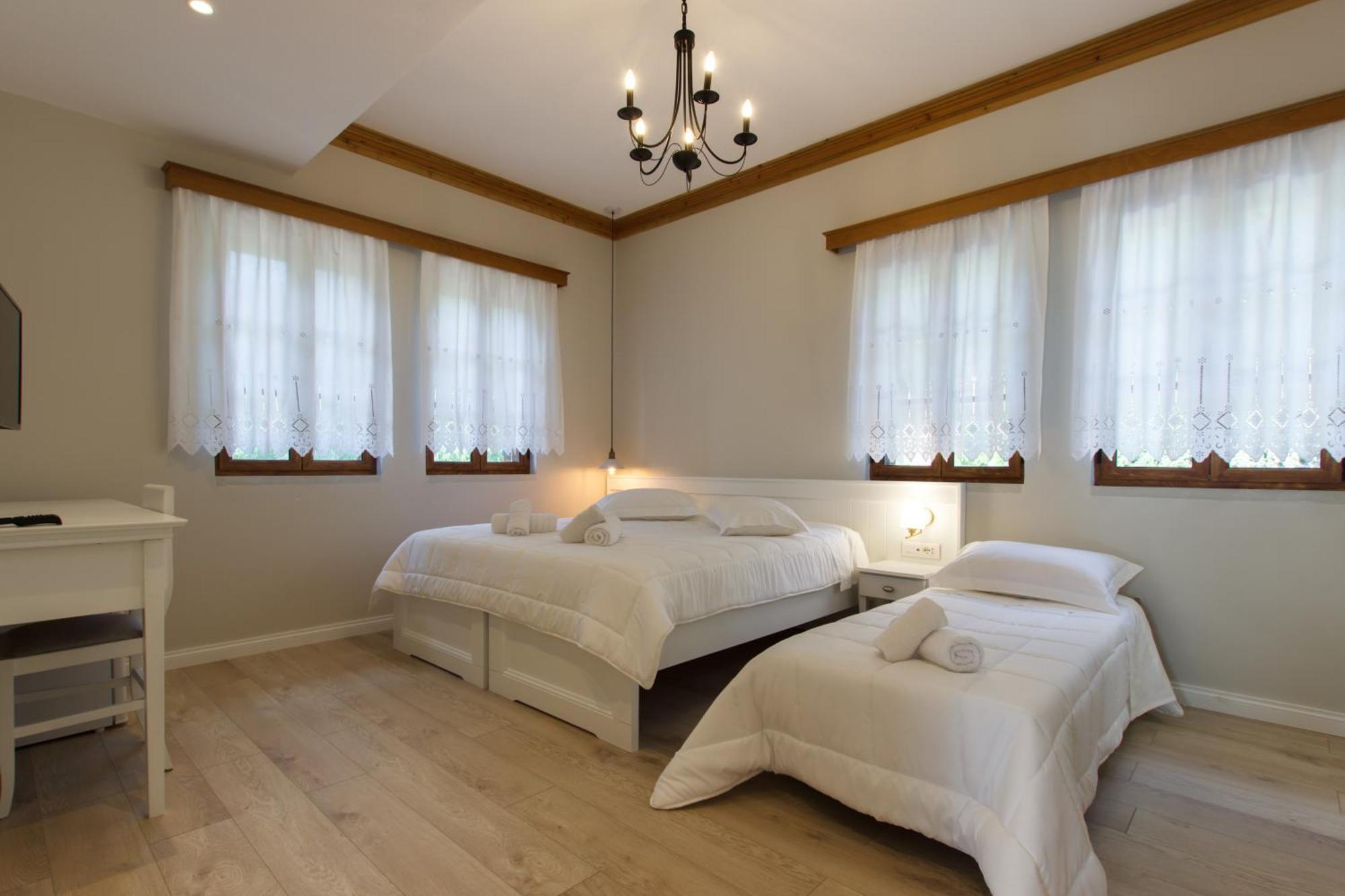 Hotel Bujtina Sophie Libohove Esterno foto